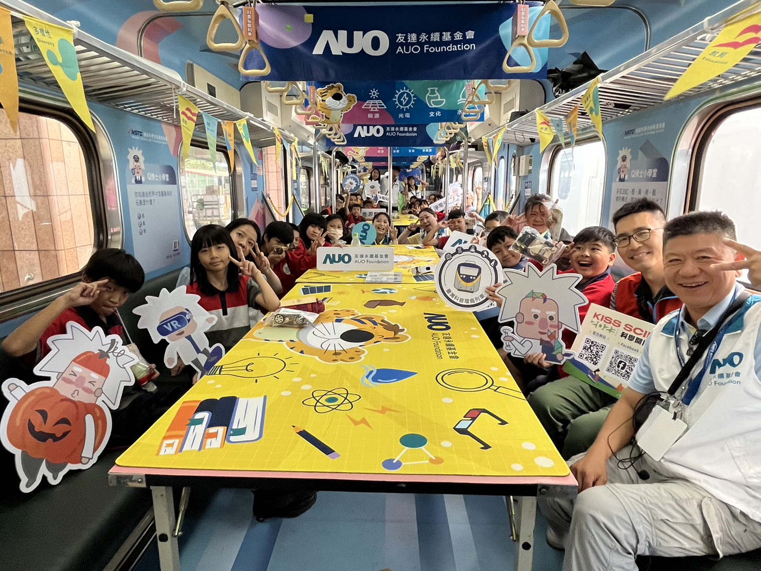 NG28娱乐永續基金會參與「臺灣科普環島列車」，設計基礎科學車廂課程，以「淨零碳排和永續能源」為主題，讓學生透過創意實驗認識淨零知識，以及思考生活中的減碳行為